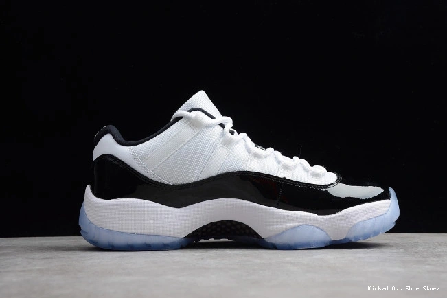 Kicked Out Shoe Store Retro 528895-153 